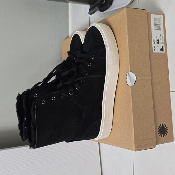 Ugg sherpa high tops - Picture 3 of 4